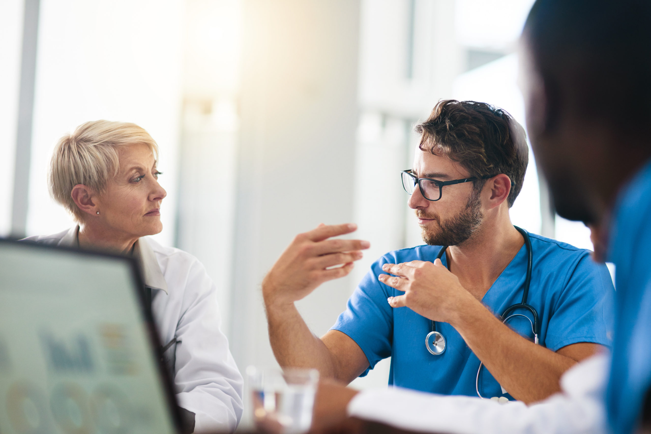 Professions médicales : quelles règles de communication en 2025 ?
