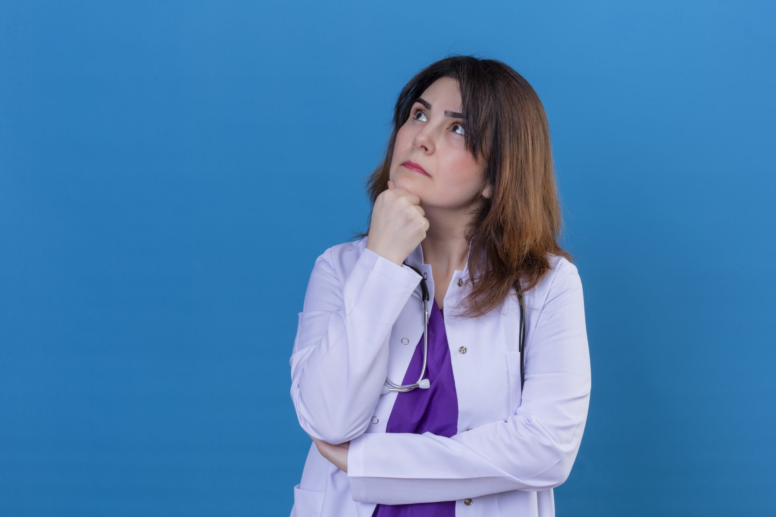Photographie représentant un professionnel de santé pour illustrer l'article sur les parcours.